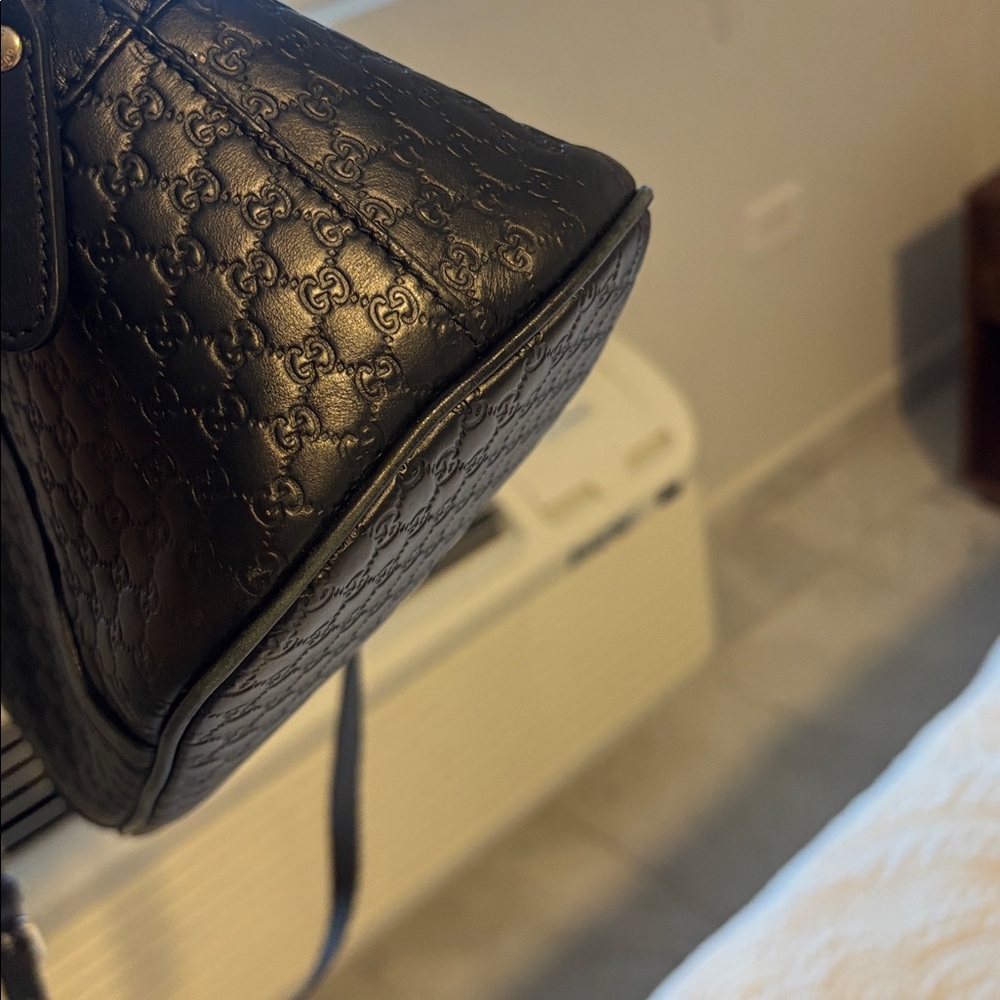 Gucci Elegant Tote Black Handbag - Picture 8 of 9